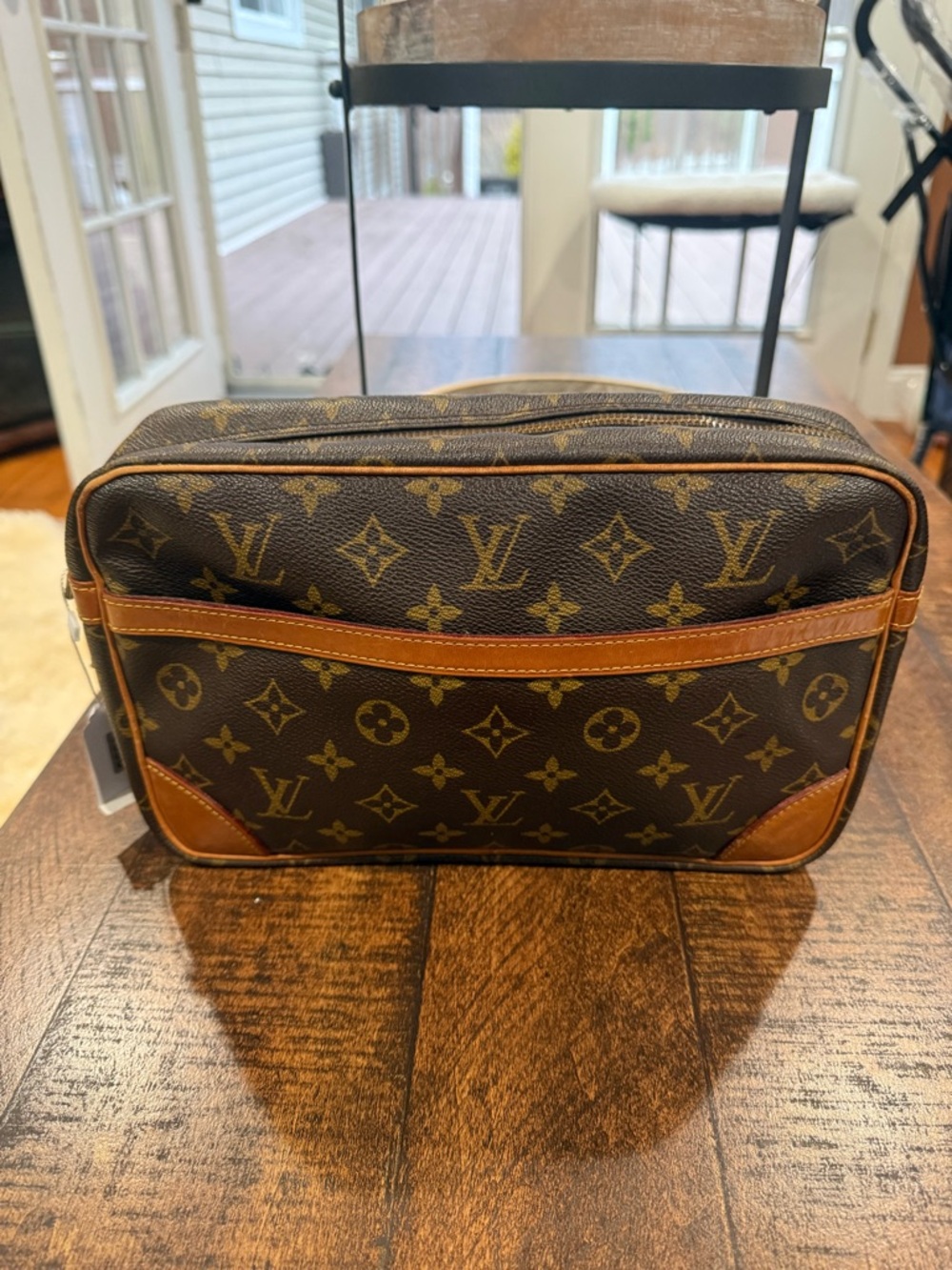 Louis Vuitton Brown Monogram Canvas Bag with Tan Leather Trim - Picture 4 of 12